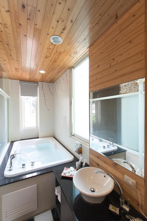 Lover Hot Spring B&B Цзяоси Экстерьер фото