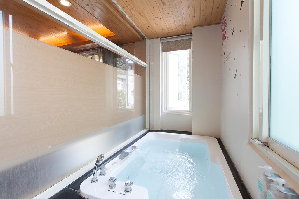Lover Hot Spring B&B Цзяоси Экстерьер фото